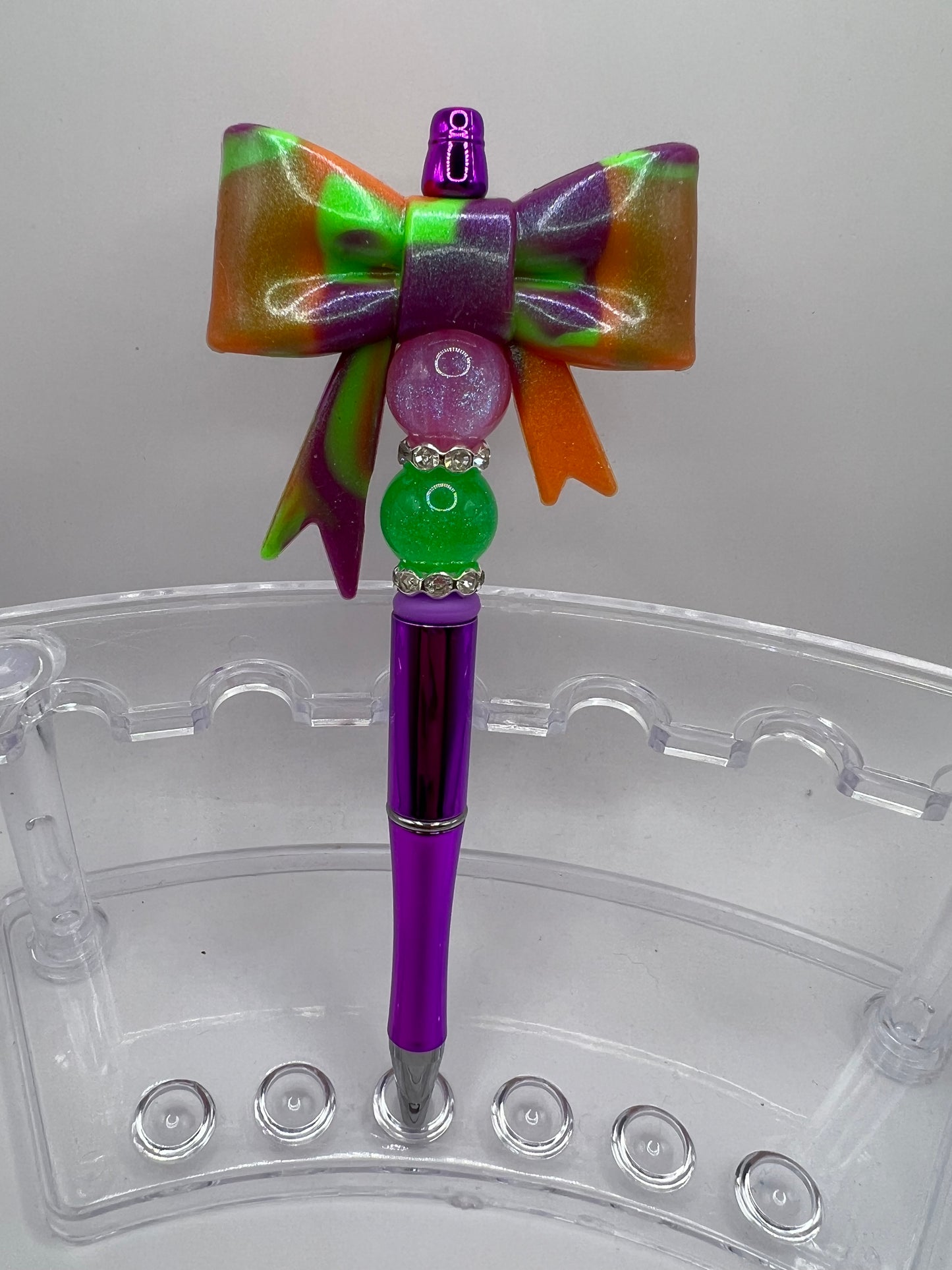 Bow beaded pen