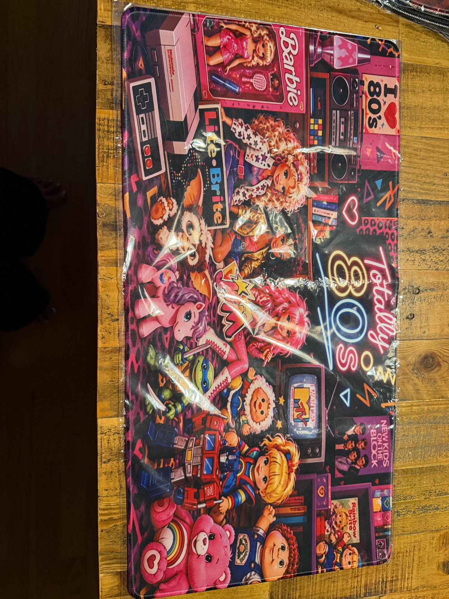 Totally 80s desk mat