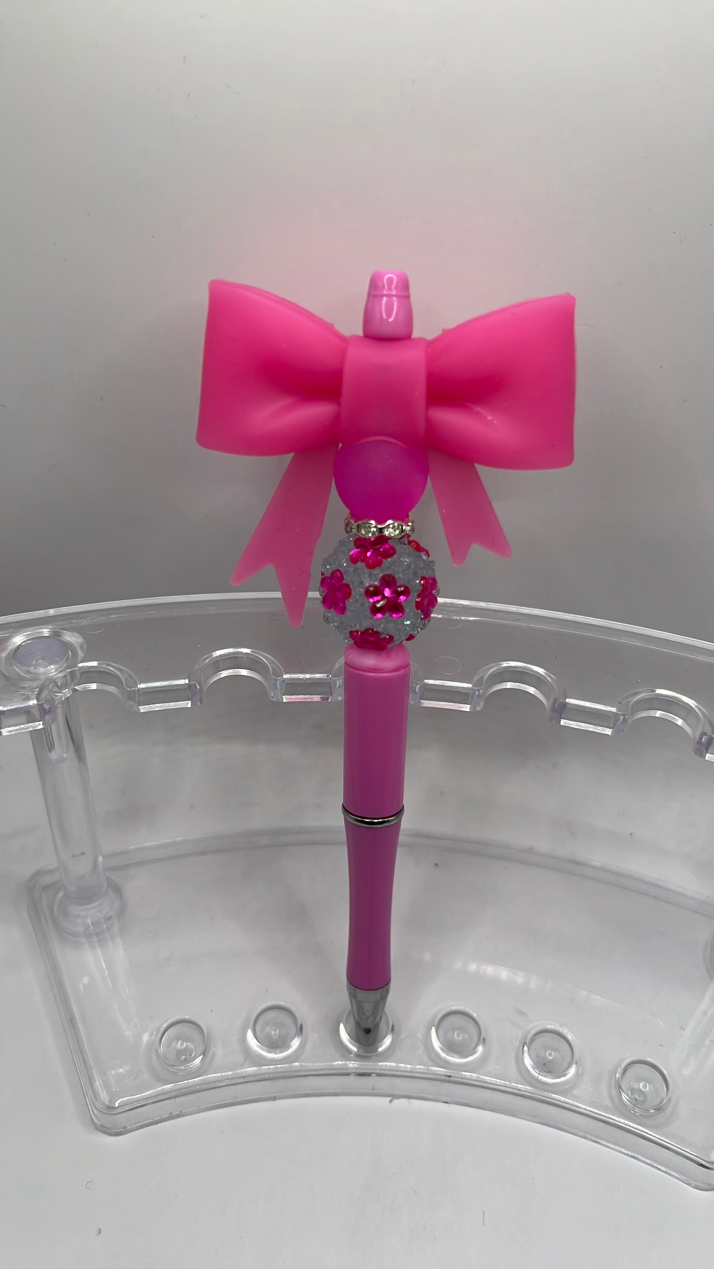 Pink bow beaded pen