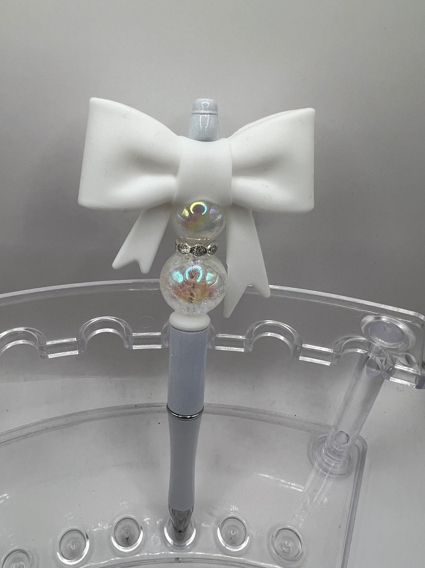 White bow beaded pen
